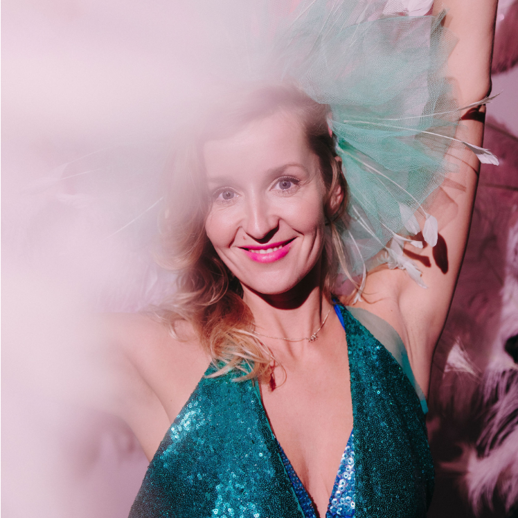 mila de bos, sensuele dans ,the wheel of consent, de taal van pleasure ,meer genieten van intimiteit pleasure aanraking genieten meer plezier in bed beter communiceren